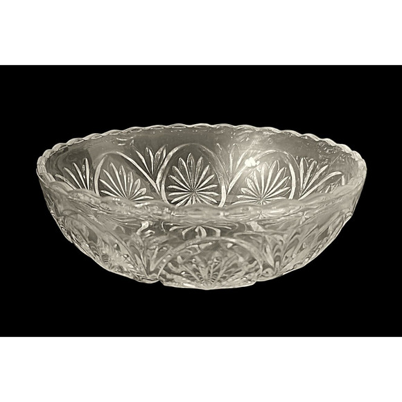 Vintage Scalloped Sunburst Clear Depression Glass Serving Bowl 8" Round - Picture 4 of 6